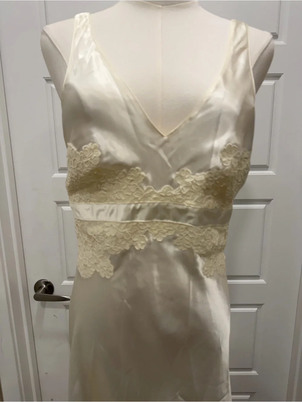 Jones New York Ivory Lace-Trim Satin Bridal Nightgown & Robe Set
